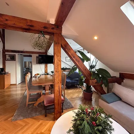 Cooling Epicenter Apartment *